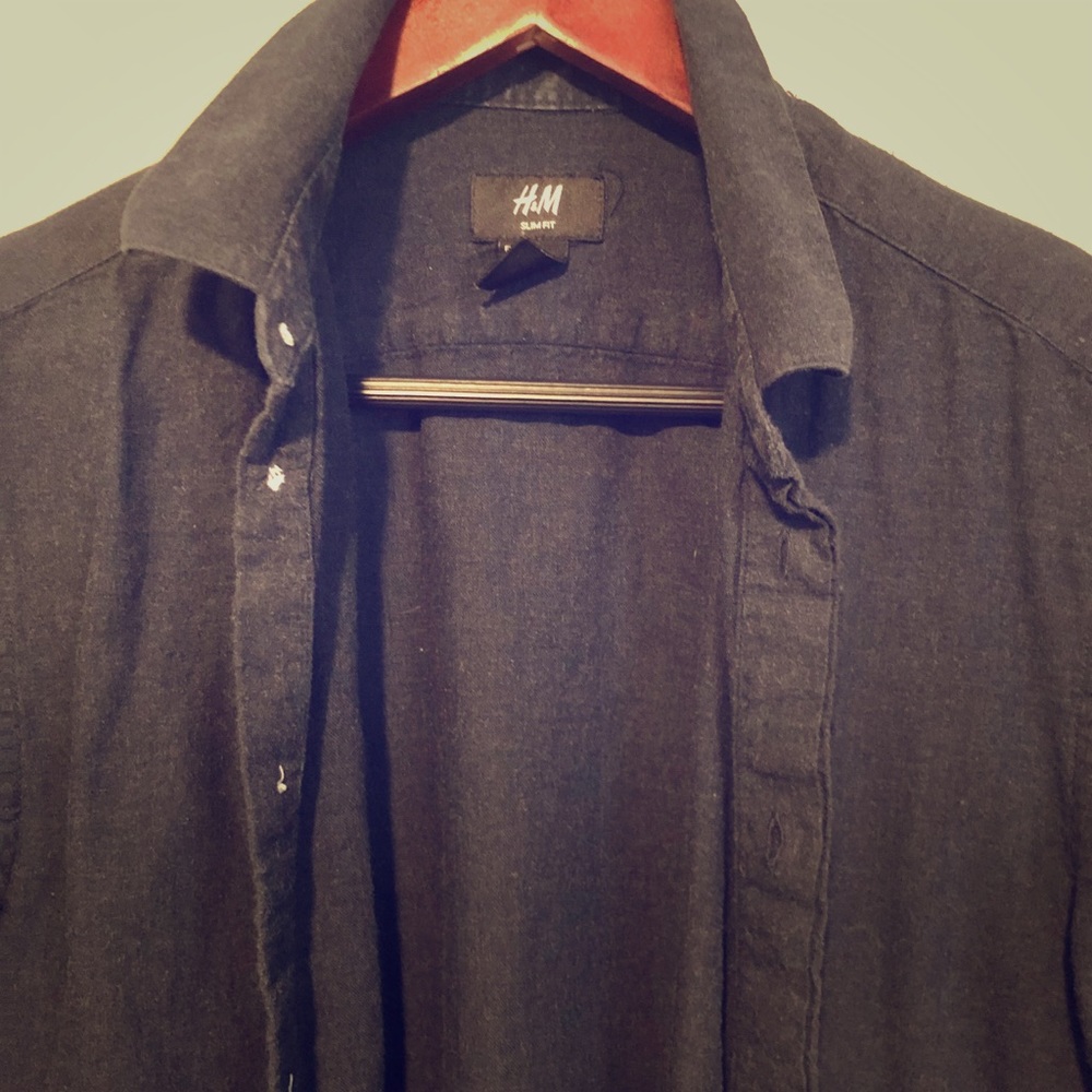 H&M slim fit shirt with cloaked buttons - men’s